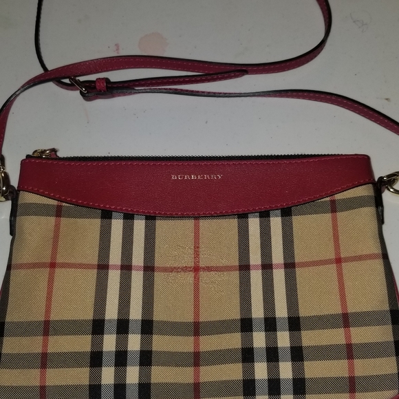 Burberry purse - Picture 1 of 3